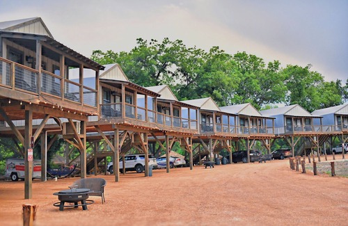 Sutherland Springs Cabin | Brand new waterfront Cabin with many amenities: Pool, hot tub & kayaking. - RC13
