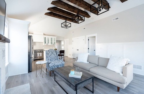 Williams Bay House | Brand New Williams Bay Stunner | 1/2 Mile to Lake |Firepit |Dogs Ok |Walk to town