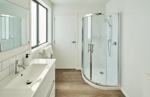Wellington House | Brand New with Ocean Views
