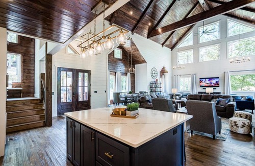 Broken Bow House | BRAND NEW! "Yes, Please!" Spacious Luxury Getaway 6 Bed 6 and a half Bath