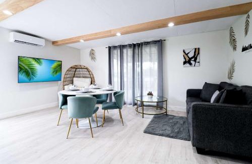 Buena Ventura Lakes Apartment | BRANDNEW 2023 LAKEFRONT APT