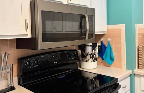 Arbor Vitae House | Brandy Bay Hideaway: Pet Friendly Retreat