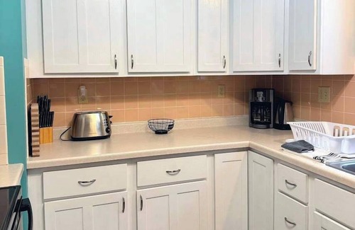 Arbor Vitae House | Brandy Bay Hideaway: Pet Friendly Retreat