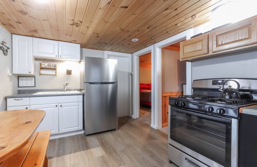 Arbor Vitae Cabin | Brandy Lk Cabin w Water Toys! In Town & On Snowmobile Trails