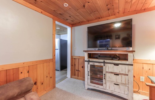 Arbor Vitae Cabin | Brandy Lk Cabin w Water Toys! In Town & On Snowmobile Trails