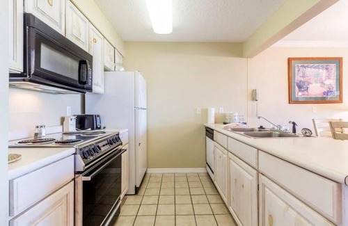 Indian Point Apartment | Branson Condo on Table Rock Lake with Pool and WiFI close to Silver Dollar City