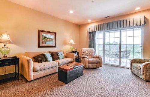 Branson Apartment | Branson Condo with Pool Access and Views, 3 Mi Dtwn!