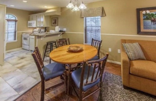 Branson Apartment | Branson Fabulous 2BD/2BA – Pool and Full Kitchen
