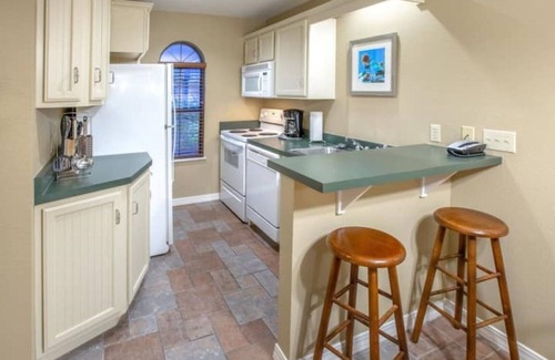 Branson Apartment | Branson Fabulous 2BD/2BA – Pool and Full Kitchen