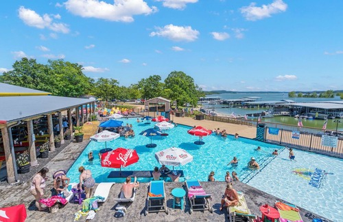Indian Point Condo | Branson Lakeview King Suite | Steps to Swim-Up Bar & Tiki Vibes