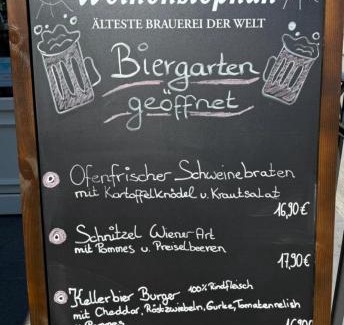 Munchen District Hotel | Brauerei Gasthaus Lohhof im Münchner Norden, direkt an der S1, nähe vom Flughafen, Zentrum, A92, Allianz Arena, Ruderregatta und Schießanlage G- Hochbrück entfernt, Internationale Küche