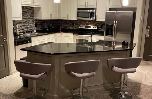 Hiram Apartment | Braves Stadium I mile away! family sized condo with private deck,