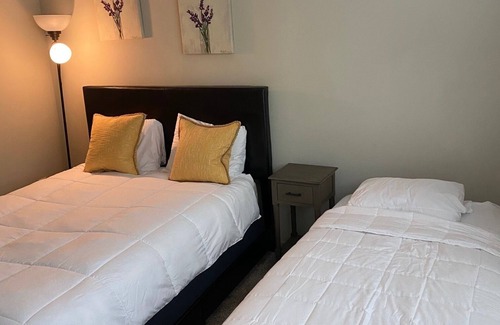 Hiram Apartment | Braves Stadium I mile away! family sized condo with private deck,