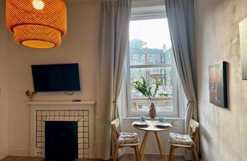 Tollcross Apartment | Bread street, Central and spacious one bed flat