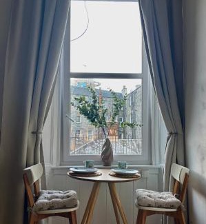 Tollcross Apartment | Bread street, Central and spacious one bed flat
