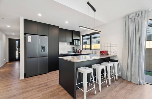 Lowburn House | Break on Bragato - Cromwell Holiday Home