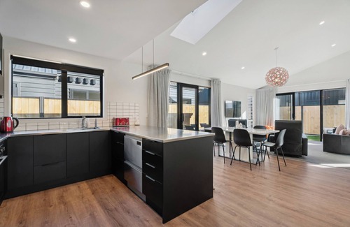 Lowburn House | Break on Bragato - Cromwell Holiday Home