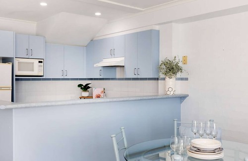 Mollymook Apartment | Breakers 2 - Beautiful bright apartment 50m to the sand