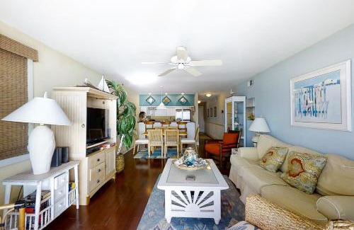 Pine Knoll Shores Apartment | Breakers C-22