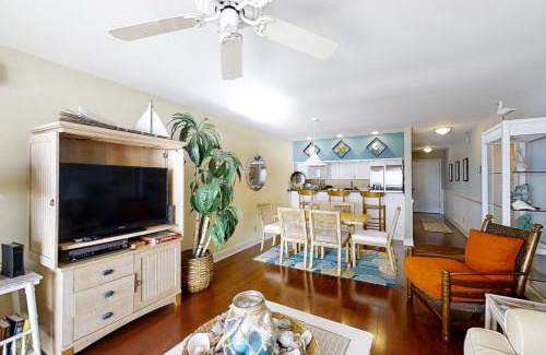 Pine Knoll Shores Apartment | Breakers C-22
