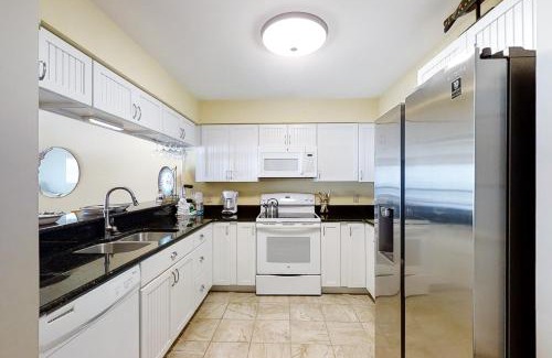 Pine Knoll Shores Apartment | Breakers C-22