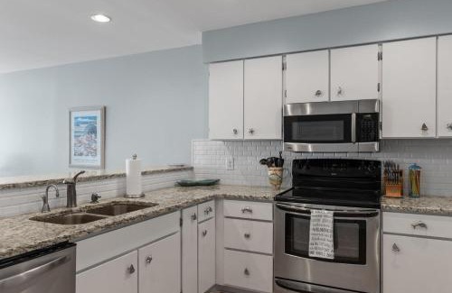 Pine Knoll Shores Apartment | Breakers C32 condo