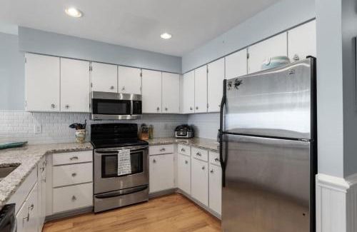 Pine Knoll Shores Apartment | Breakers C32 condo
