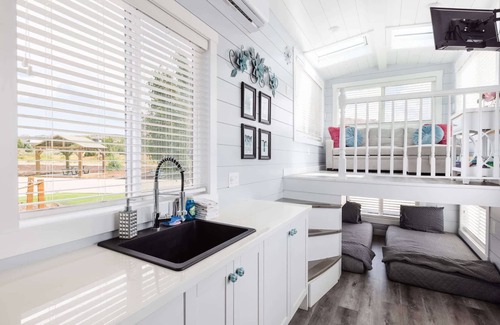Apple Valley Apartment | Breakfast at Tiffany's