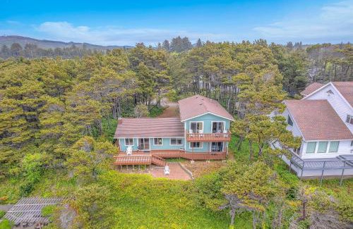 Lincoln Beach House | Breaking Waves Retreat
