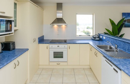 Bluff Hill House | BREAKWATER APARTMENT FIVE - NAPIER HOLIDAY HOME in Ahuriri