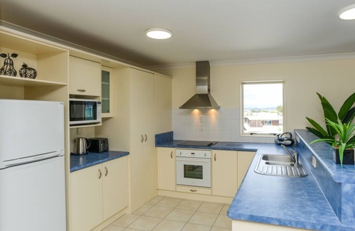 Bluff Hill House | BREAKWATER APARTMENT FIVE - NAPIER HOLIDAY HOME in Ahuriri