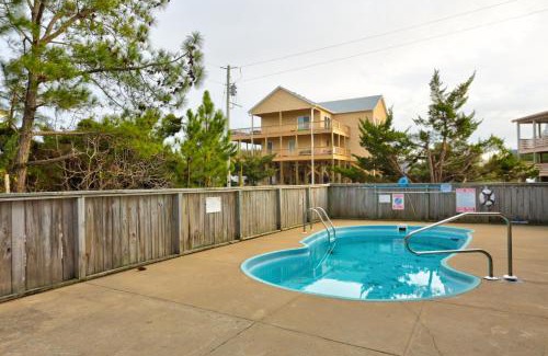 Waves House | Breakwater Beach
