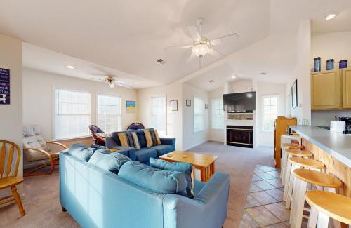 Waves House | Breakwater Beach