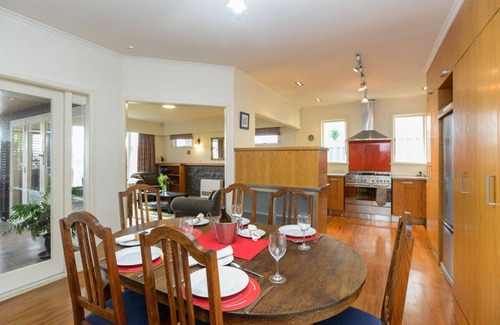 Napier Cottage | Breakwater Cottage - Napier Holiday Home