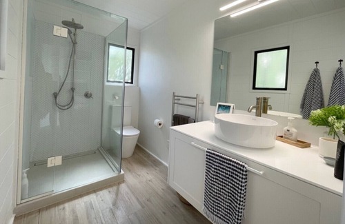 Onetangi House | Breath taking sea views