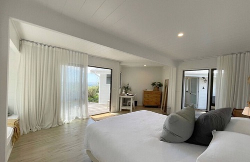 Onetangi House | Breath taking sea views