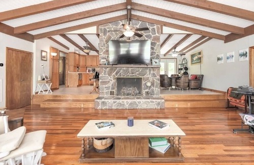 Camden House | Breathe taking views & sleeps 14 at our Lake house at Beaverdam TN River KY Lake
