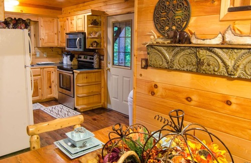 Broken Bow Cabin | Breathless Cabin Includes Free Wifi, Parking Onsite, Private Hot Tub, and BBQ by Redawning