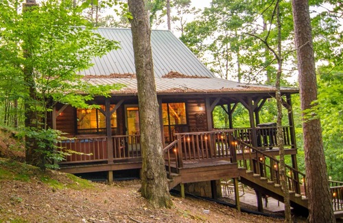 Broken Bow Cabin | Breathless Cabin Includes Free Wifi, Parking Onsite, Private Hot Tub, and BBQ by Redawning