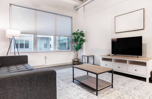 SoNo Apartment | Breathtaking 2 Bed apartment located in SoNo neighborhood