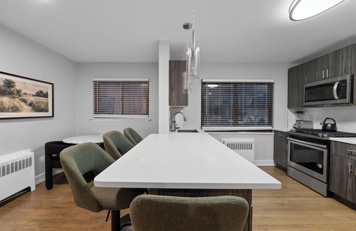 Evanston Apartment | Breathtaking 2BR Near Lake Michigan in Evanston
