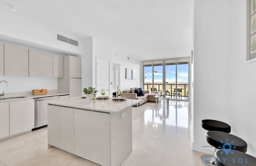 Hallandale Beach Apartment | Breathtaking 31st Fl, Amazing Pool, Penthouse View