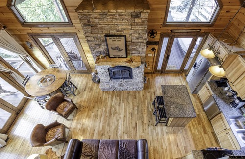 Hidden Lake Cabin | Breathtaking Blue Ridge Mountain Views and Sunset, Sleeps 8!