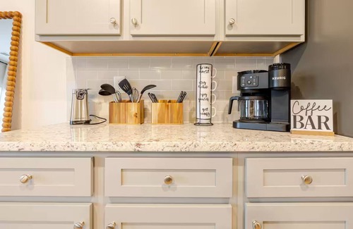 Union City House | Breathtaking, Brand New, 4 Bedroom, 2.5 Bath Townhome 13 Mins from ATL Airport!