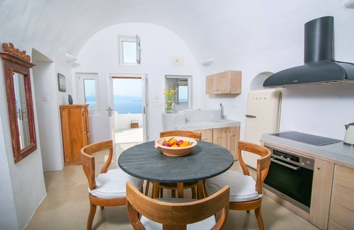 Oia Villa | Breathtaking Caldera View, Great Comfort, Romantic And Fully Revamped.
