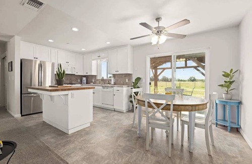 Visalia House | Breathtaking Country Views at Bonnieview Near SNP