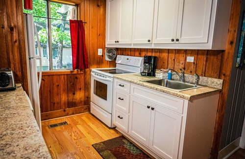 Pine Mountain House | Breathtaking Dog friendly chalet within walking distance of all amenities
