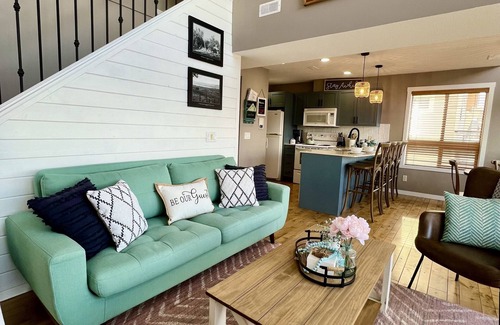 Central Okanagan House | BREATHTAKING LAKE AND MOUNTAIN VIEWS! COME STAY!