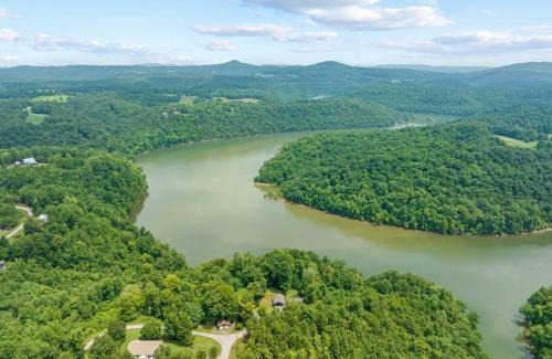 Byrdstown House | Breathtaking Lake Views 6 mi from Sunset Marina!