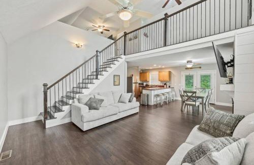 Byrdstown House | Breathtaking Lake Views 6 mi from Sunset Marina!